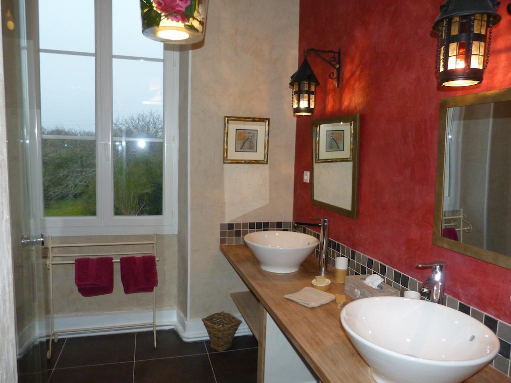 Domaine Des Deux Cedres Bed and Breakfast Gauriac Værelse billede