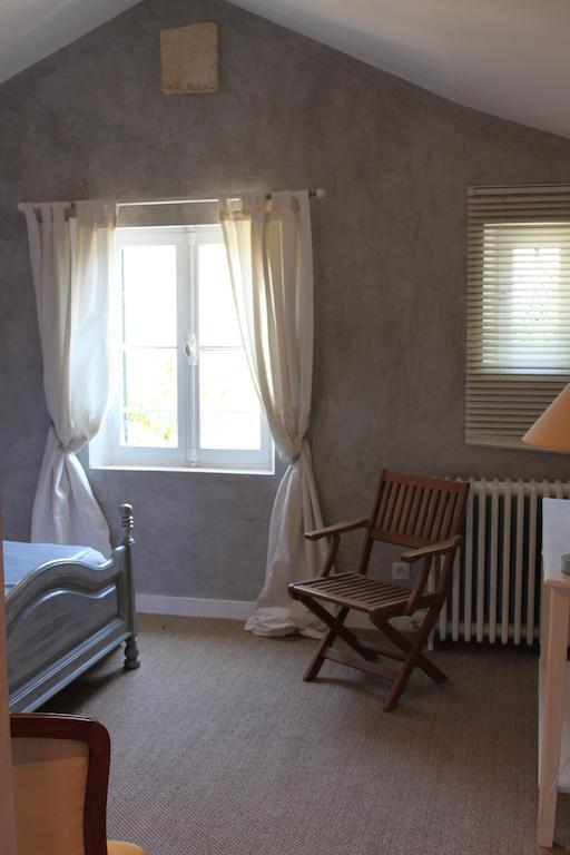 Domaine Des Deux Cedres Bed and Breakfast Gauriac Værelse billede