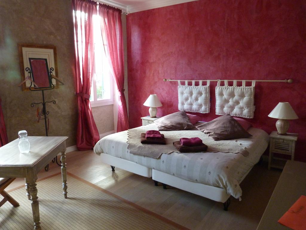 Domaine Des Deux Cedres Bed and Breakfast Gauriac Værelse billede