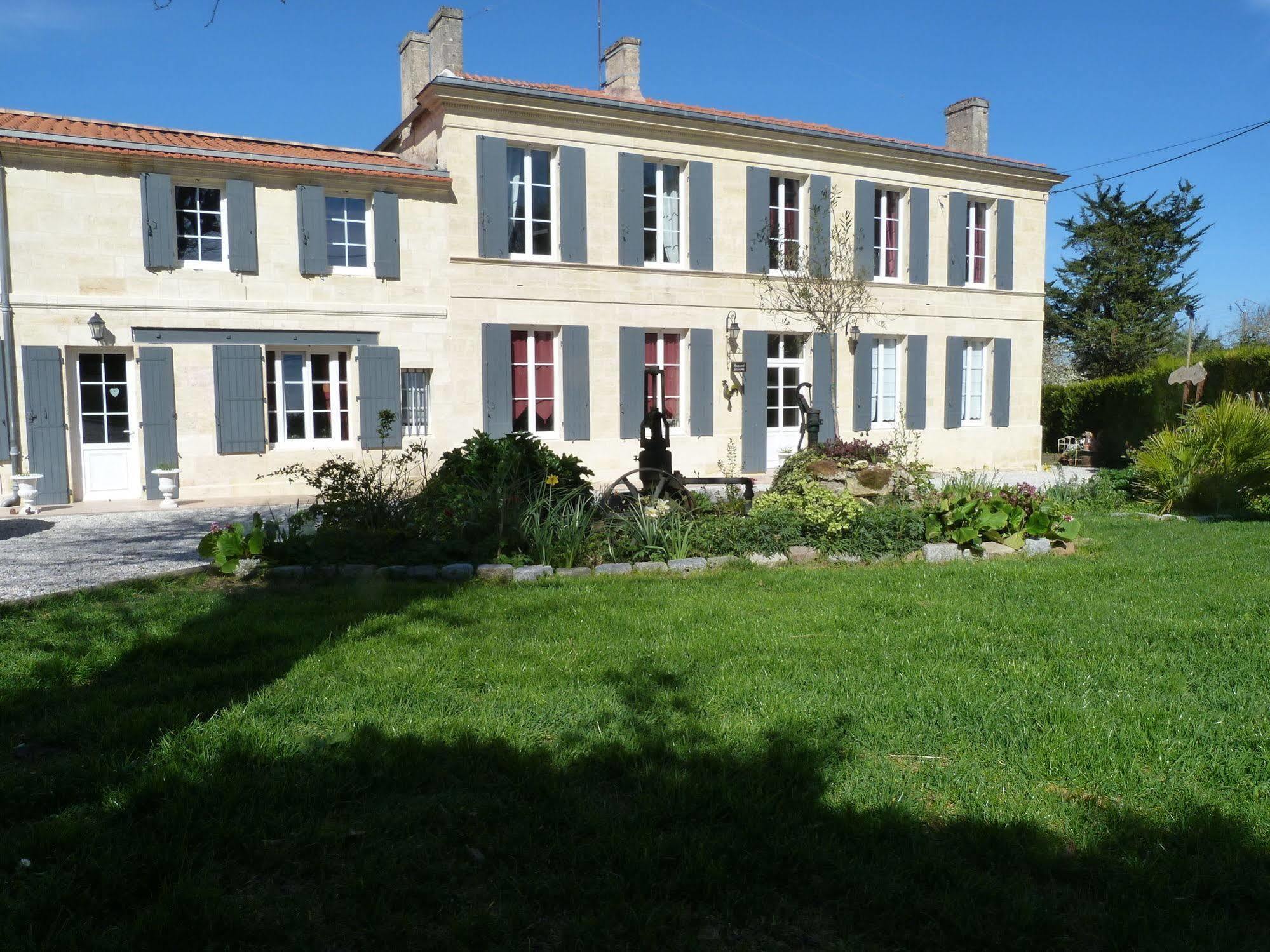 Domaine Des Deux Cedres Bed and Breakfast Gauriac Eksteriør billede
